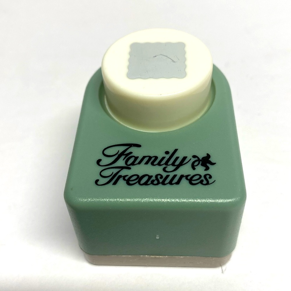 Family Treasures Scalloped Square Paper Punch, Medium 1”, Wavy Square Crafting